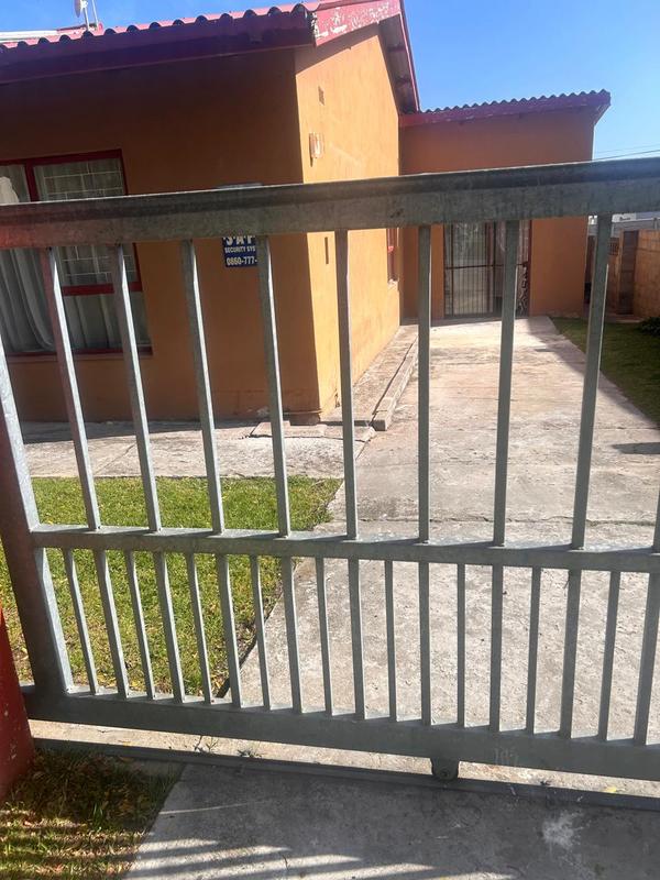 To Let 5 Bedroom Property for Rent in Onrus Western Cape